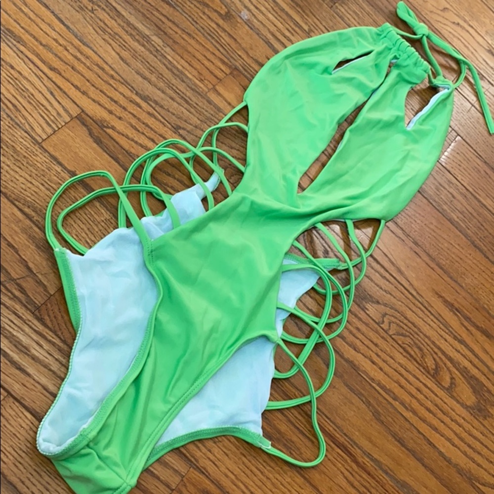 Monokini 💚